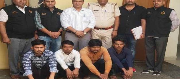 Faridabad: राहगीर को चाकू घोंपकर लूटपाट करके करने वाले 4 आरोपियों को क्राइम ब्रांच ने दबोचा